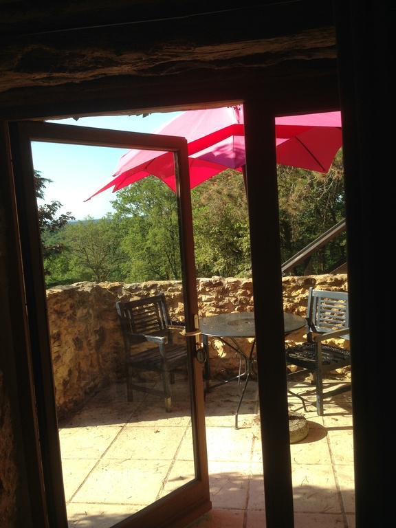 Lo Petit Cretsou Bed and Breakfast Simeyrols Εξωτερικό φωτογραφία
