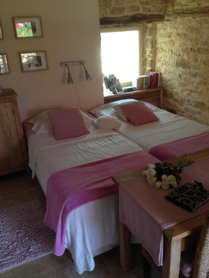 Lo Petit Cretsou Bed and Breakfast Simeyrols Εξωτερικό φωτογραφία